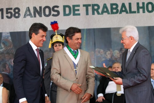Entrevista do senador Aécio Neves (PSDB/MG) após entrega da Ordem Estadual do Pinheiro, maior honraria concedida pelo governo do Paraná.